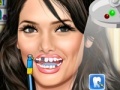 Spiel Ashley Greene at dentist